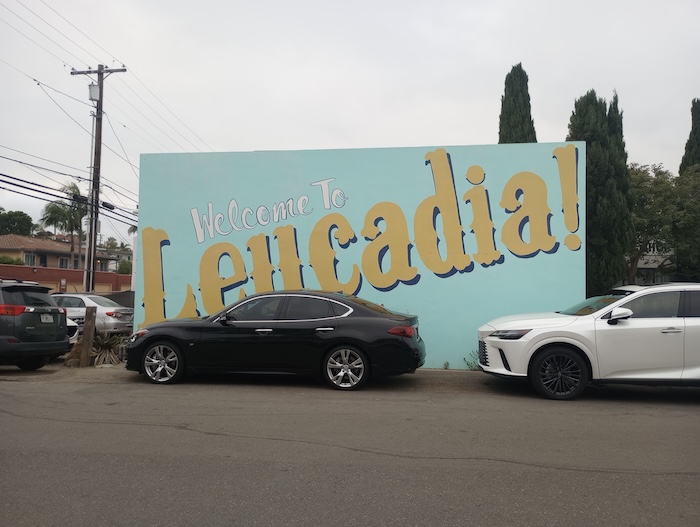 Leucmural